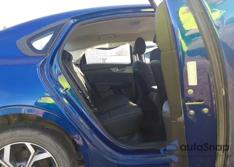 2021 Kia Forte Lxs z USA, uszkodzony, nr VIN 3KPF24AD9ME369546